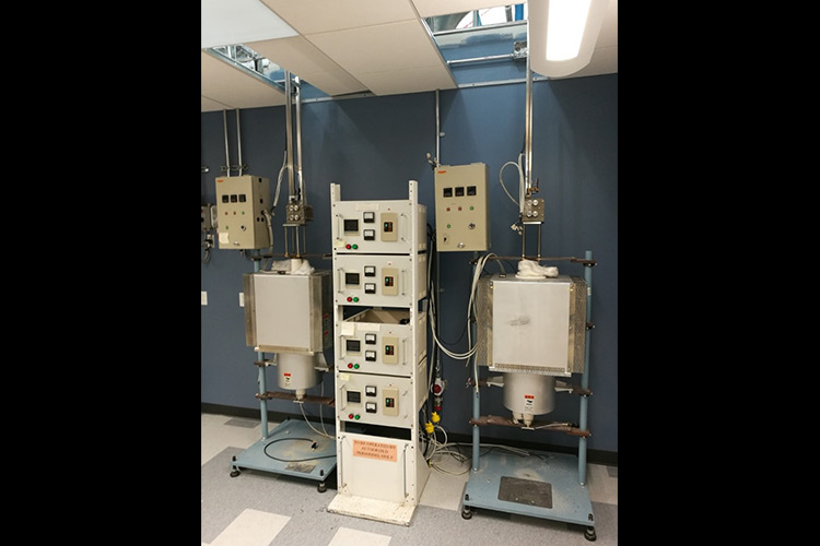 Testing isothermal and cyclic exposure capabilities under either dry or wet conditions