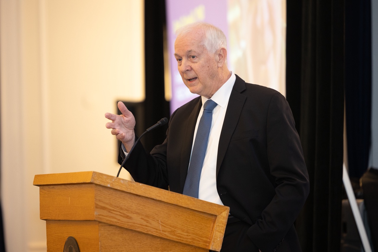 Bob Colwell speaking at a lectern