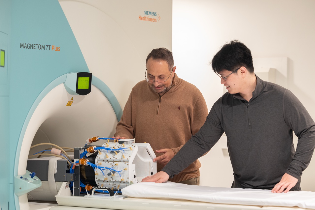 Tamer Ibrahim and Robin Chu look at the 7T MRI