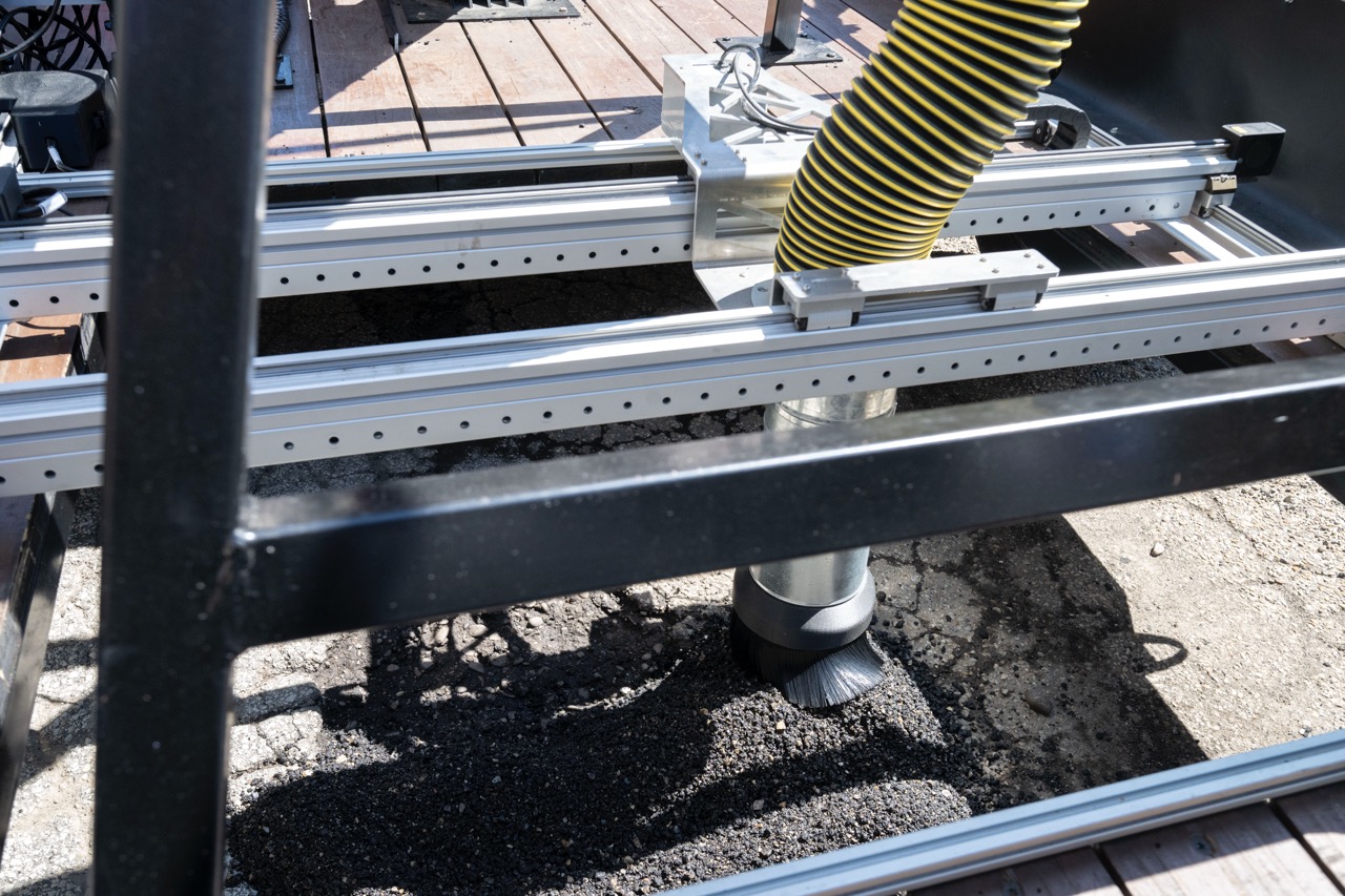 Cold asphalt from the system fills a pothole