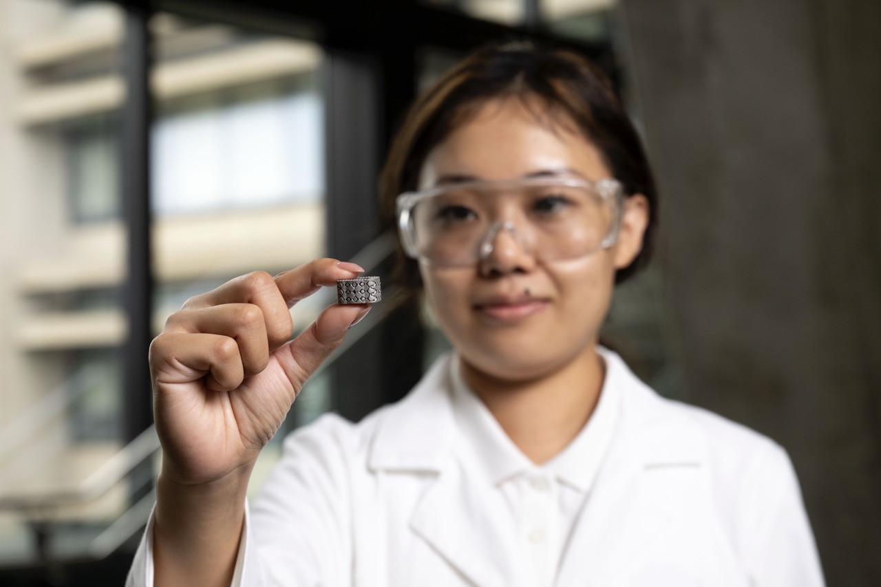 TA_Amir Alavi_0055 - University of Pittsburgh PhD student Wendy Lu holding a self-powered, metamaterial spinal implant (photo credit: Tom Altany) TA_Amir Alavi_0055