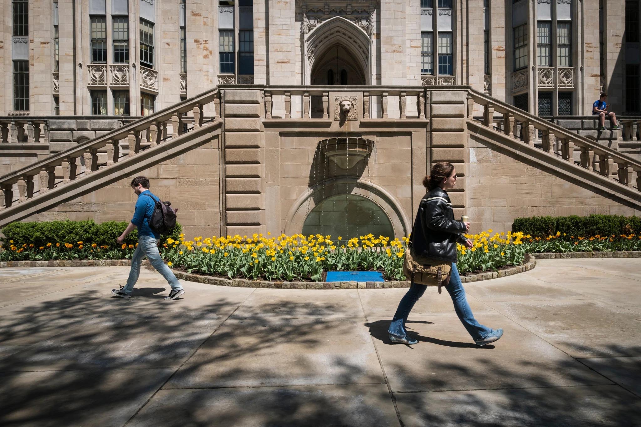 Students walking past the Cathedral of learning