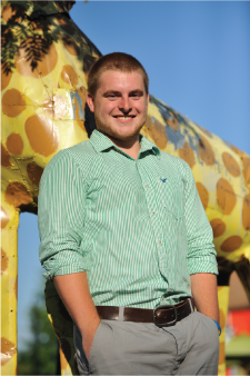 Tom portrait with a giraffe statue